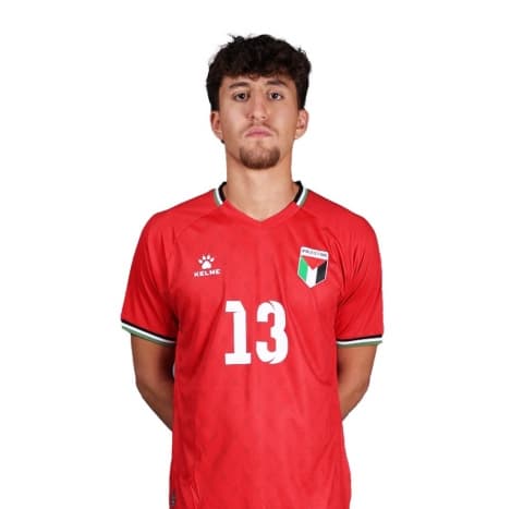 صورة أحمد القاق بقميص المنتخب الفلسطيني